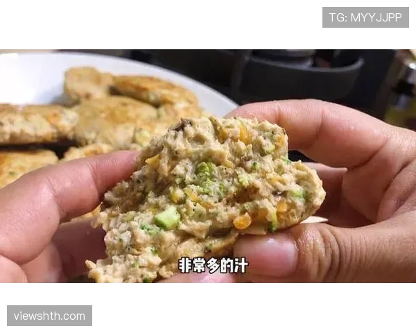 覃海洋家的冰箱里只有鸡胸肉和水,连瓶可乐都找不到 覃海洋家的冰箱里只有鸡胸肉和水,连瓶可乐都找不到